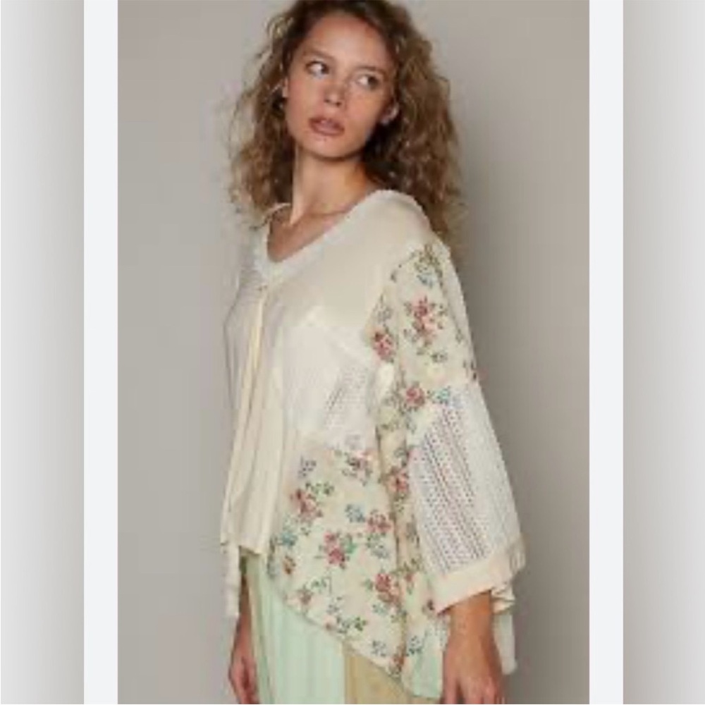 POL V-Neck Crochet Patch Oversized Top Size Medium